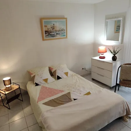 Appartement Studio Recent Pres De La Mer Fréjus