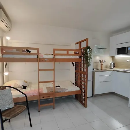 Appartement Studio Recent Pres De La Mer Fréjus